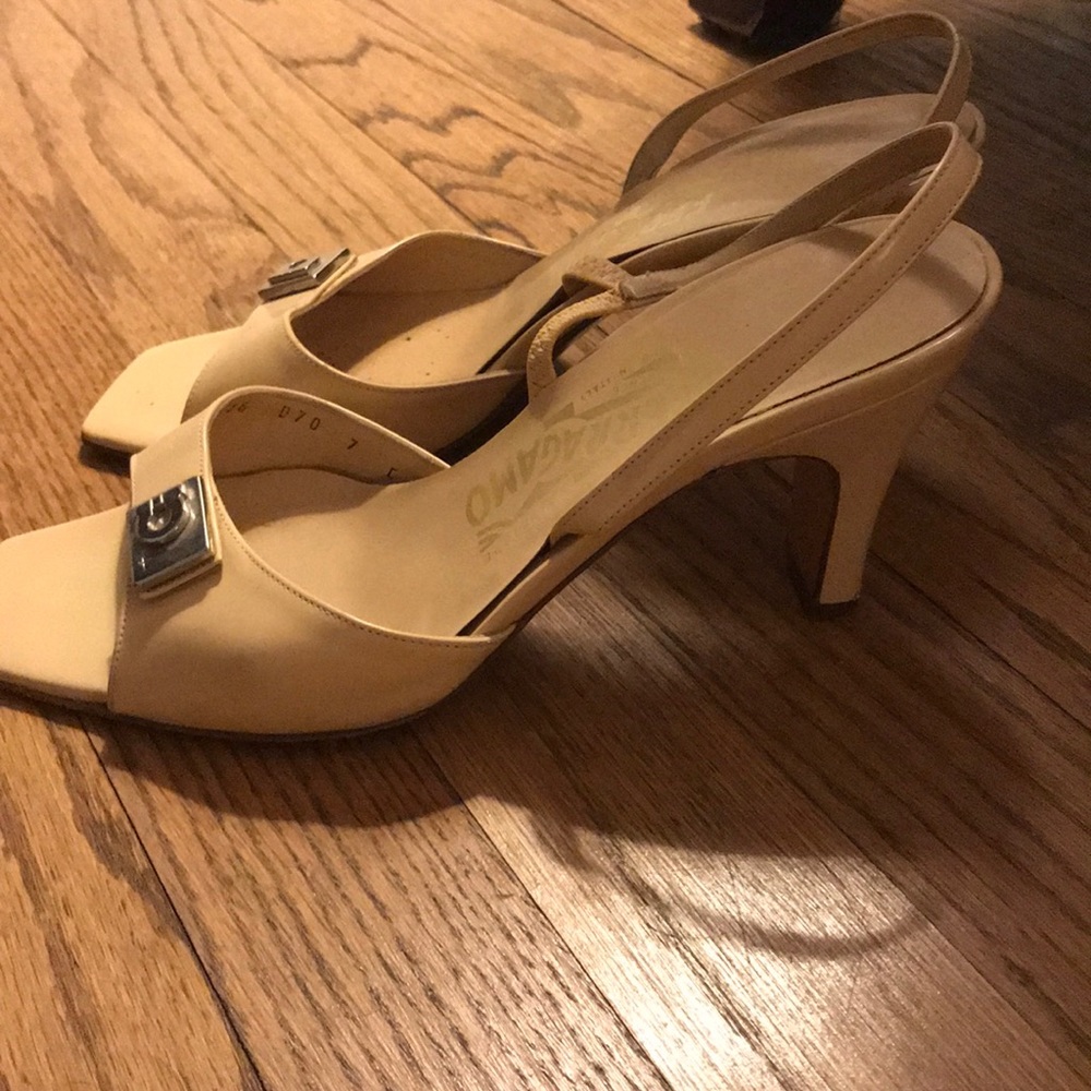 Cream Ferragamo slingbacks - Picture 3 of 3